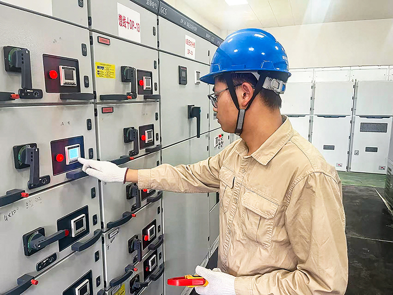 縣供電公司確?？荚嚻陂g安全供電