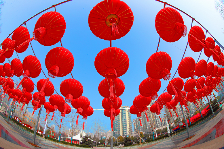 張燈結(jié)彩迎新春紅紅火火過(guò)大年