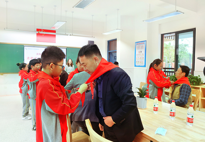 縣新四軍研究會(huì)開展“走進(jìn)紅色校園和場館”活動(dòng)