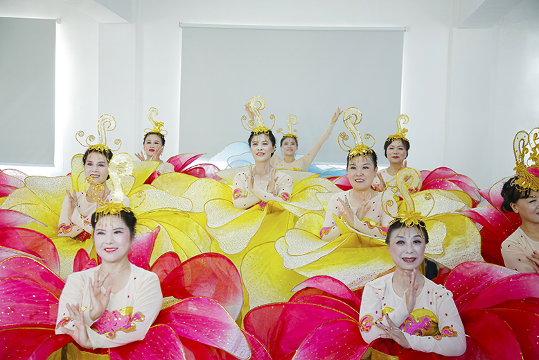 縣軍休所開(kāi)展重陽(yáng)節(jié)慰問(wèn)演出活動(dòng)