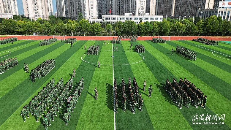 濱海中學軍訓現(xiàn)場